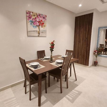 Modern Luxury Retreat: 2-Bedroom Apartment In The Heart Of Marrakech มาร์ราเกช ภายนอก รูปภาพ