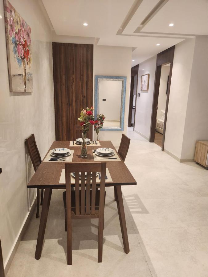 Modern Luxury Retreat: 2-Bedroom Apartment In The Heart Of Marrakech มาร์ราเกช ภายนอก รูปภาพ