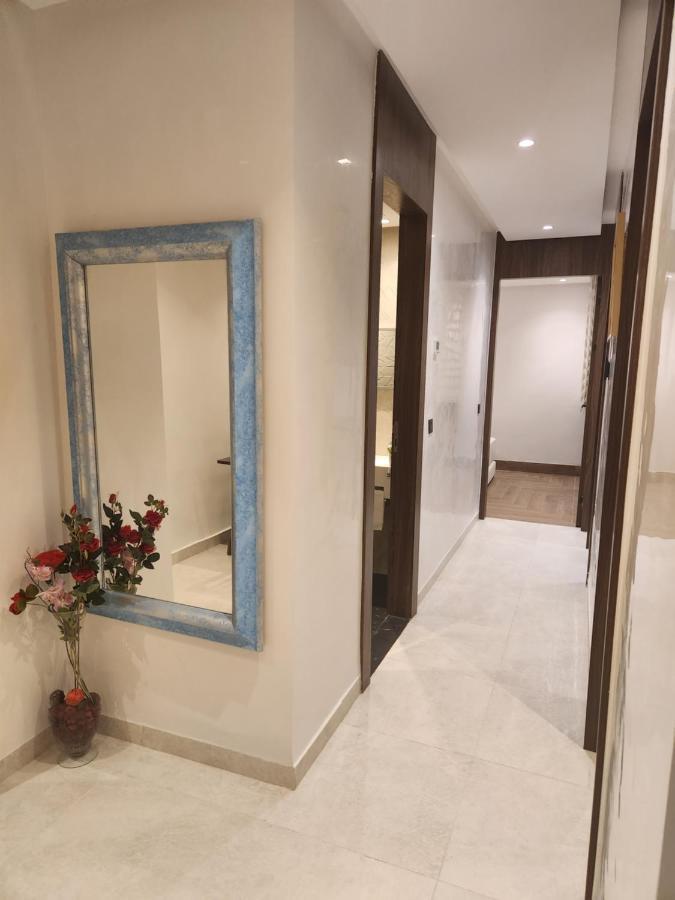 Modern Luxury Retreat: 2-Bedroom Apartment In The Heart Of Marrakech มาร์ราเกช ภายนอก รูปภาพ