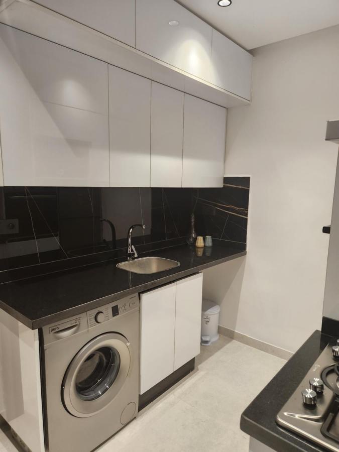 Modern Luxury Retreat: 2-Bedroom Apartment In The Heart Of Marrakech มาร์ราเกช ภายนอก รูปภาพ