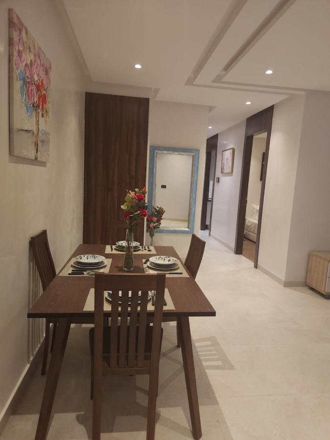 Modern Luxury Retreat: 2-Bedroom Apartment In The Heart Of Marrakech มาร์ราเกช ภายนอก รูปภาพ