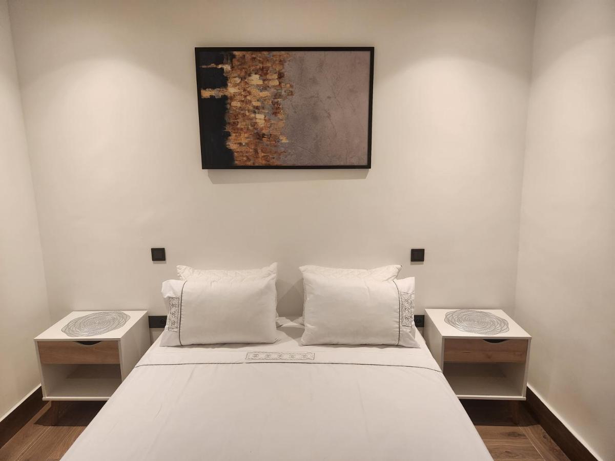 Modern Luxury Retreat: 2-Bedroom Apartment In The Heart Of Marrakech มาร์ราเกช ภายนอก รูปภาพ