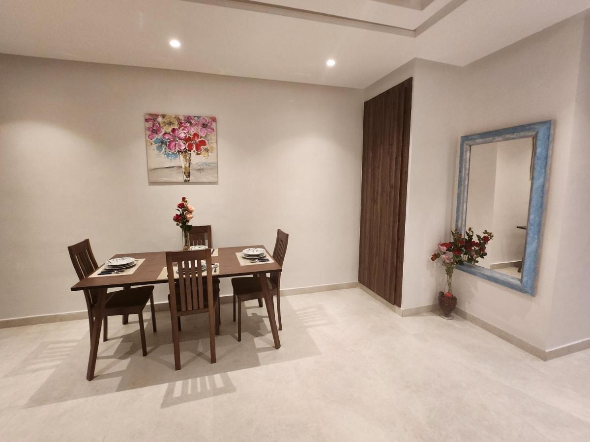 Modern Luxury Retreat: 2-Bedroom Apartment In The Heart Of Marrakech มาร์ราเกช ภายนอก รูปภาพ