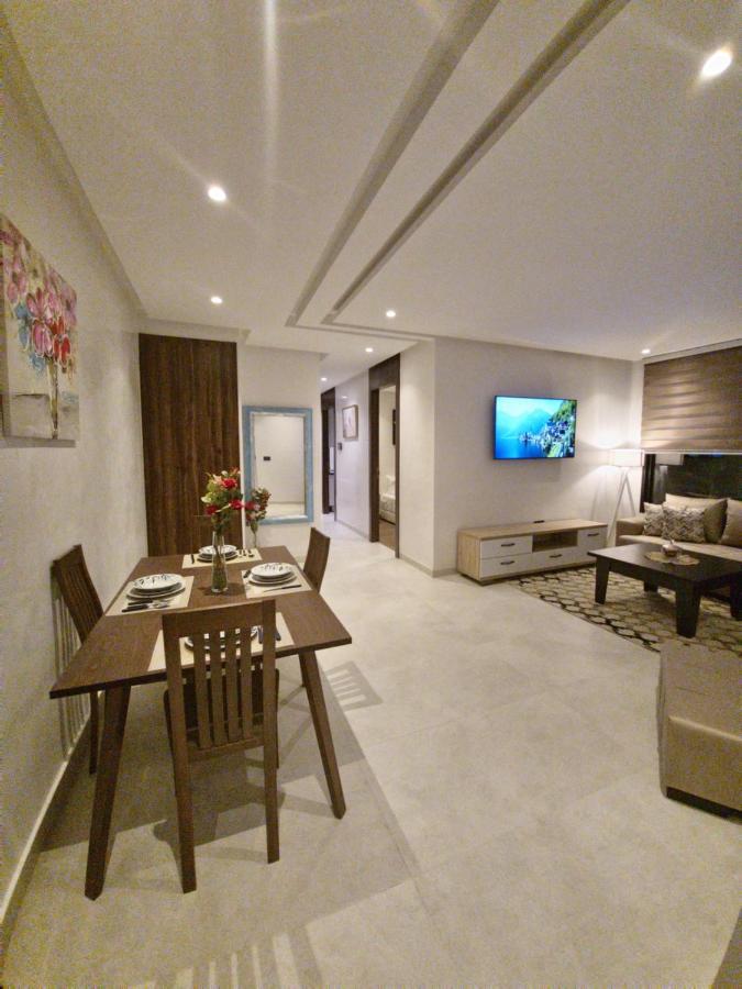 Modern Luxury Retreat: 2-Bedroom Apartment In The Heart Of Marrakech มาร์ราเกช ภายนอก รูปภาพ